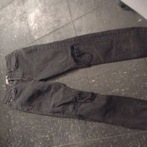We the free juniors black skinny ripped jeans size 28-0566